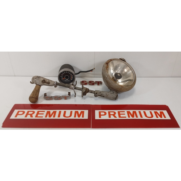LOT OF 6 - PREMIUM SIGNS, UNITY SPOTLIGHT, AMC JAVELIN SST FENDER PANEL EMBLEMS, ETC