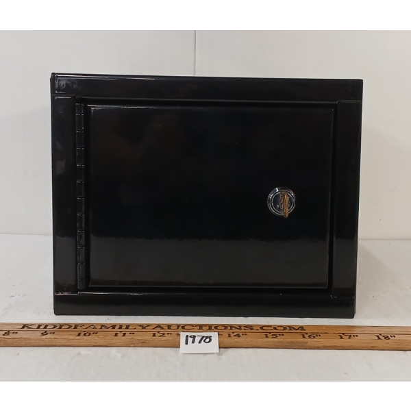 ILLINOIS LOCK CO. 2 TIER SAFE