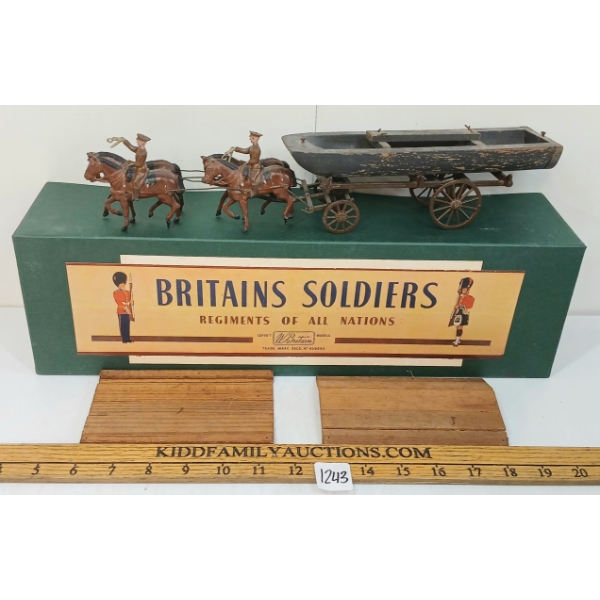 BRITAINS SOLDIERS LEAD FIGURES - NO. 203A PONTOON SECTION