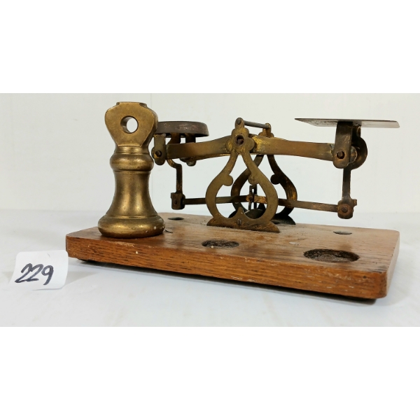  POSTAL SCALE W/ WEIGHT - BRASS - C. LATE 19TH / EARLY 20TH CENTURY