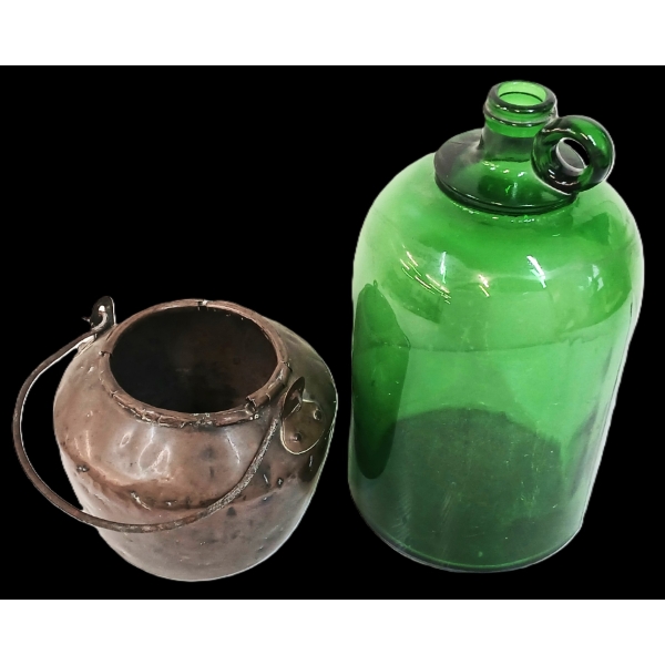 LOT OF 2 - GREEN GLASS FINGER JUG & COPPER POT - LATE 19TH - EARLY 20TH CENTURY