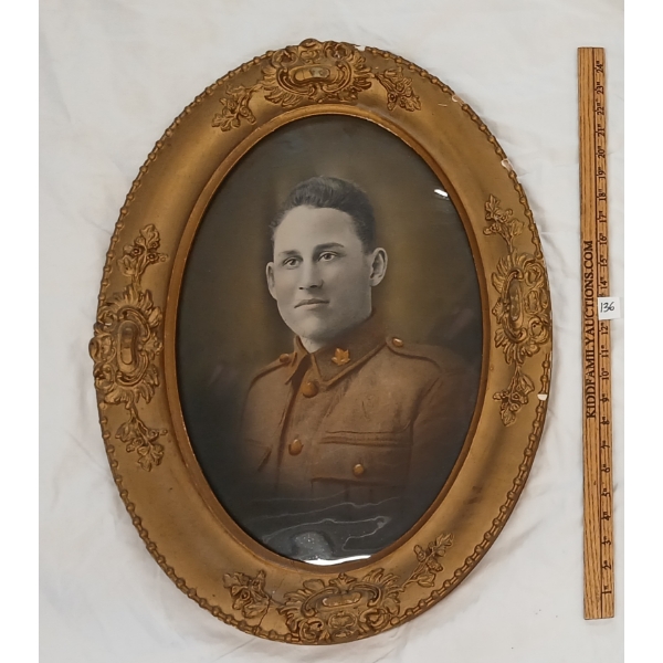 WWI CDN SOLDIER PORTRAIT IN GILDED OVAL FRAME - W/ CONVEX GLASS