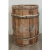 Image 2 : PRIMITIVE WOOD BANDED BARREL