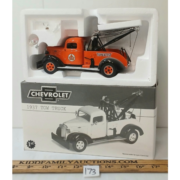 FIRST GEAR DIECAST 1937 CHEVY TOW TRUCK
