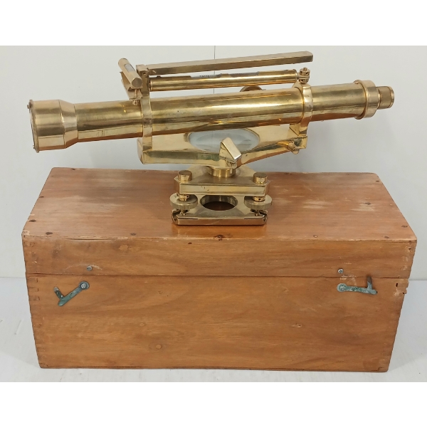 THOS EVEN ESQ (LONDON) SURVEYOR'S LEVEL - BRASS - C. LATE 19TH / EARLY 20TH CENTURY
