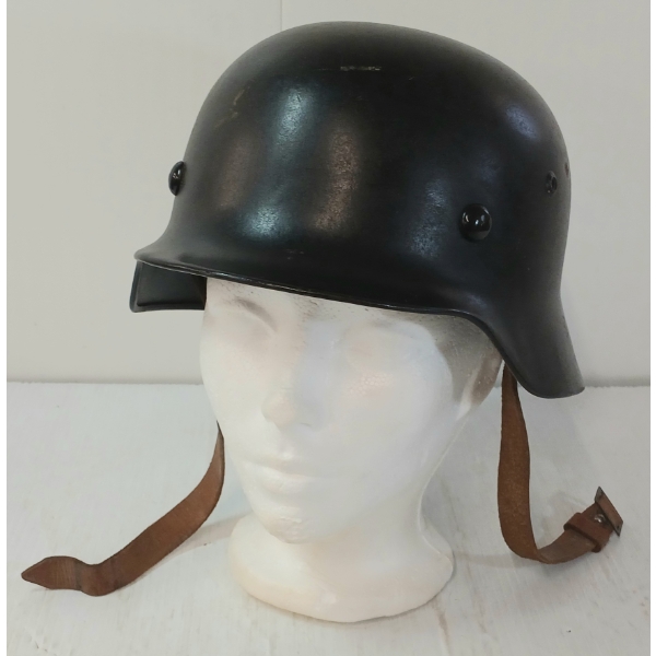 WWII GERMAN M40 STAHLHELM W/ LINER