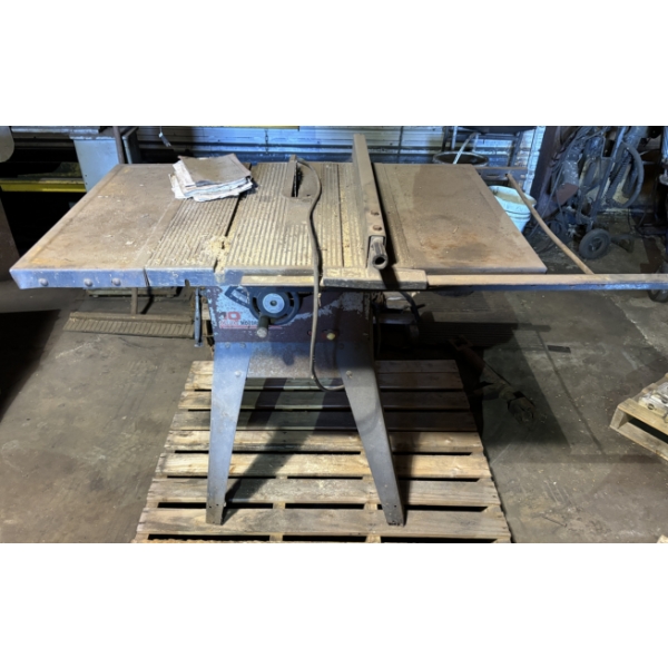 DELTA TABLE SAW - 10 INCH - WORKING