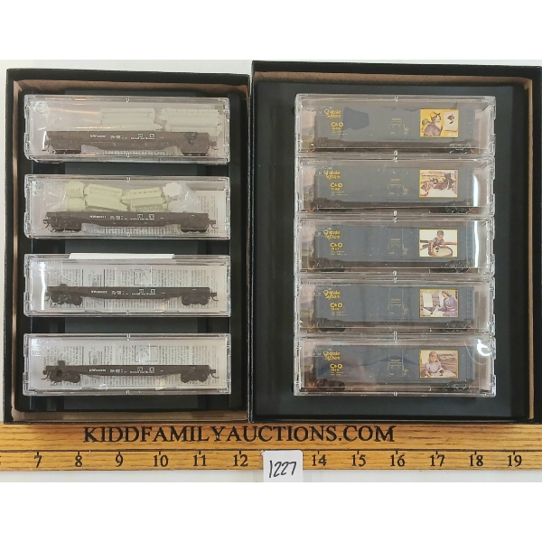 LOT OF 2 - MICRO TRAINS CHESSIE VINTAGE ADVERTISING SET & NORFOLK & WESTERN 4 CAR PACK