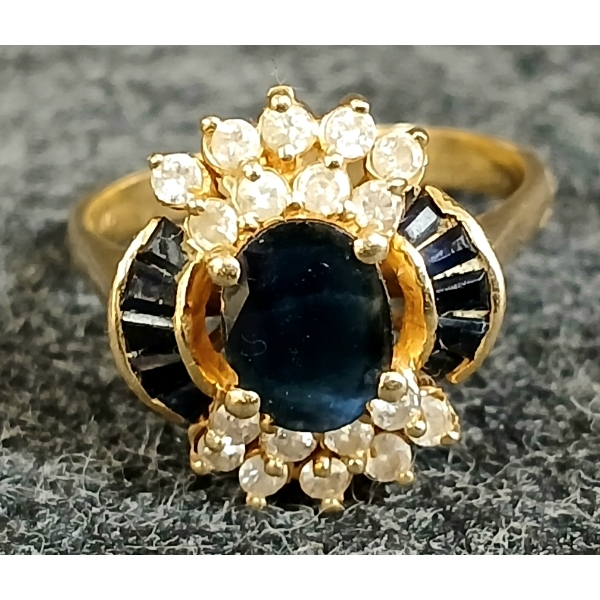 14K GOLD OVAL CUT SAPPHIRE & DIAMOND CLUSTER RING W/ APPRAISAL