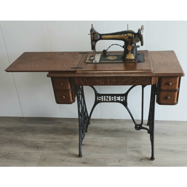 SINGER MODEL 127 SEWING MACHINE W/ OAK BASE