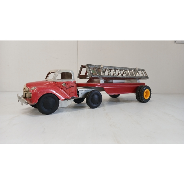 WALT REACH TIN WIND LADDER TRUCK