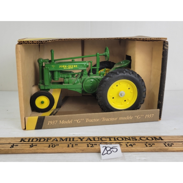 ERTL DIECAST 1937 JOHN DEERE MODEL G TRACTOR