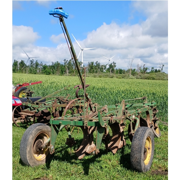 JOHN DEERE TRAIL PLOW W/ HYD LIFT