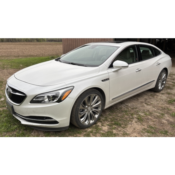 BUICK LACROSSE SEDAN - 2017 - 125,000 KM - RECENTLY CLEANED