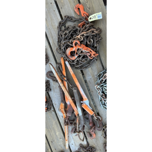 LOT OF 5 - 4 X BINDERS & 28 FOOT CHAIN