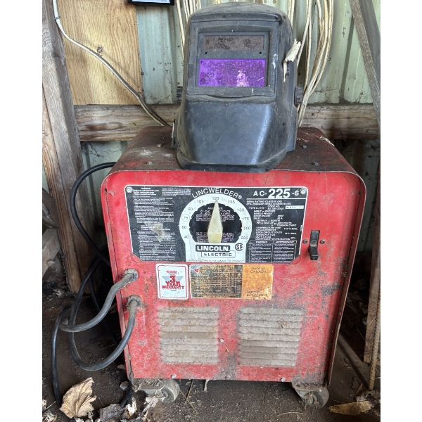 LINCOLN 225 WELDER W/ HELMET