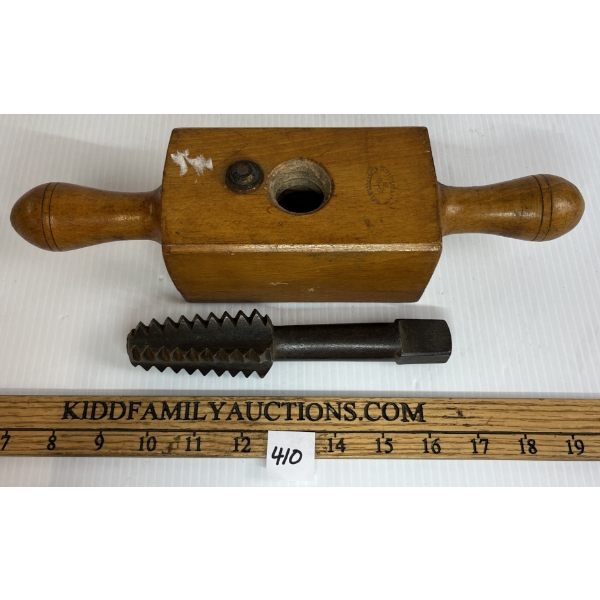 ENGLISH VICTORIAN STEEL / BOXWOOD SCREW BOX & TAP