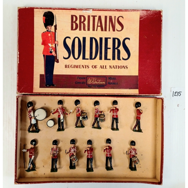 BRITAINS SOLDIERS LEAD FIGURES - NO. 2108 WELSH GUARDS FIFES & DRUMS