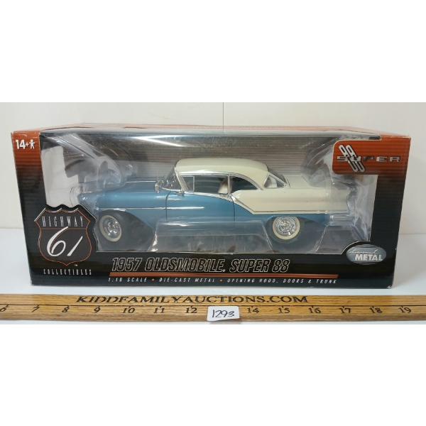 ERTL HIGHWAY 61 1957 OLDSMOBILE SUPER 88 DIECAST MODEL