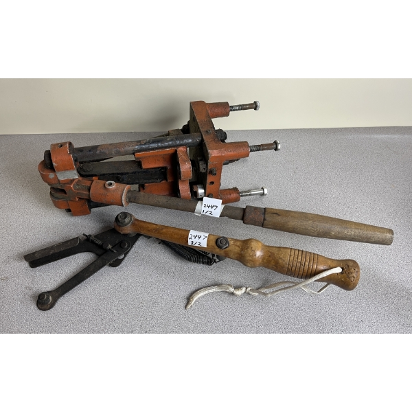 LOT OF 2: RELOADING TOOLS INCL. PRESS