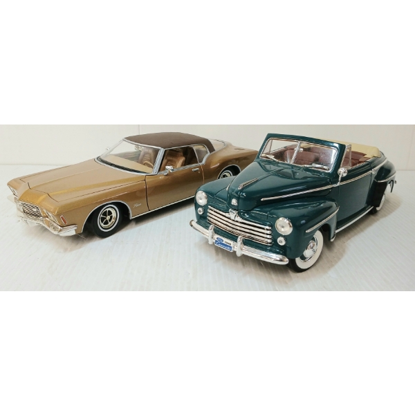 LOT OF 2 - ROAD SIGNATURE DIECAST 1971 BUICK RIVIERA & 1948 FORD CONVERTIBLE MODELS