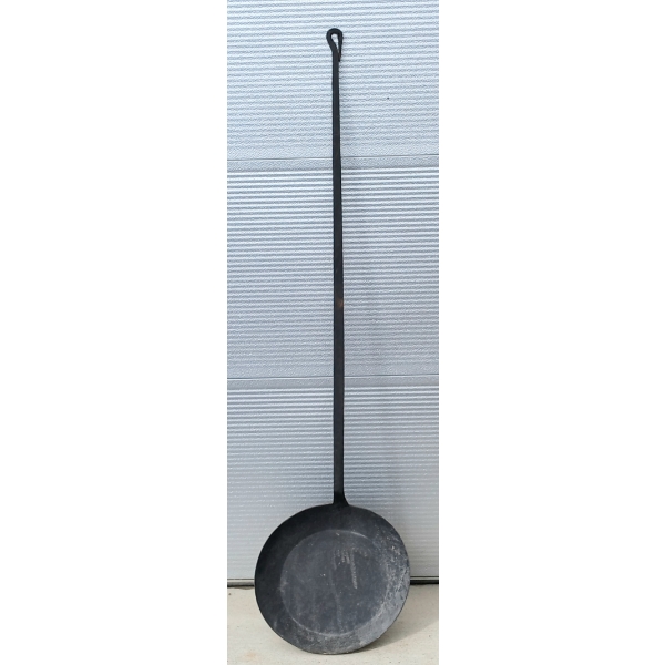 FORGED FRYING PAN - CAST IRON