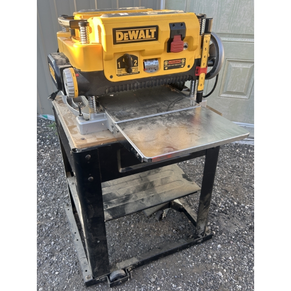 DEWALT 13" THICKNESS PLANER W/ CART