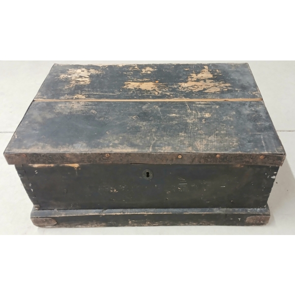 SOLDIER'S REGULATION BARRACKS BOX - C. 19TH CENTURY