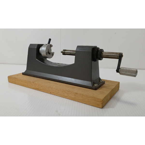 LYMAN UNIVERSAL ROTARY CASE TRIMMER
