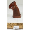 Image 4 : LOT OF 2 - HANDGUN GRIPS - INCL S&W