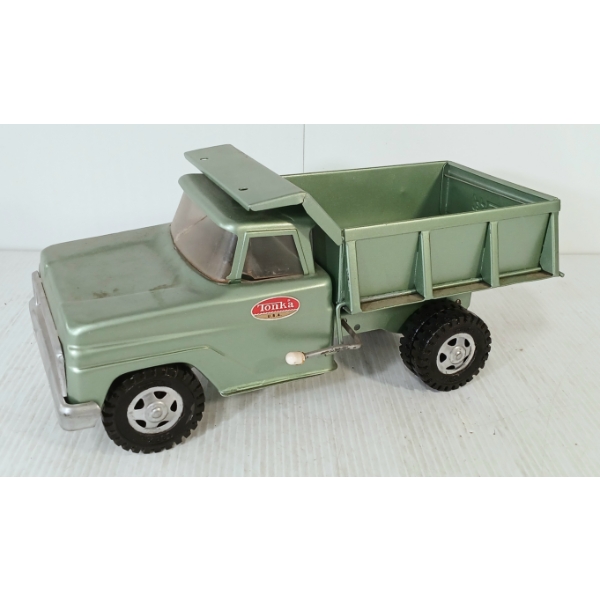 TONKA PRESSED STEEL DUMP TRUCK