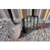 Image 3 : LOT OF 6 - GARDEN TOOLS - SHOVEL HEDGE SHEARS & PITCHFORK