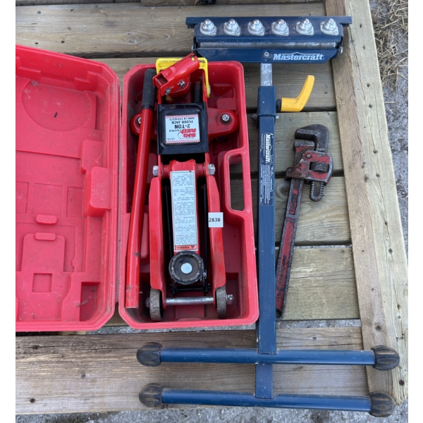 JOB LOT - 2T JACK, LUMBER ROLLER, PIPE WRENCH