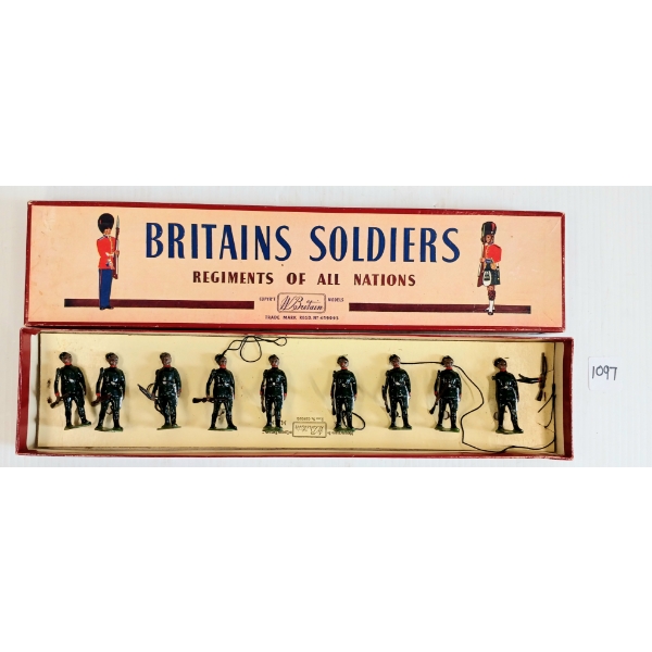BRITAINS SOLDIERS LEAD FIGURES - NO. 197 1ST KING GEORGE V'S OWN GURKHA RIFLES