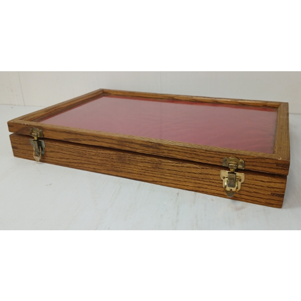 COUNTER-TOP DISPLAY CASE