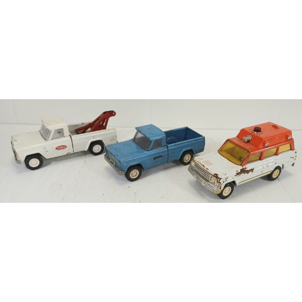 LOT OF 3 - TONKA PRESSED STEEL JEEP PICKUP TRUCK, AMBULANCE & WRECKER