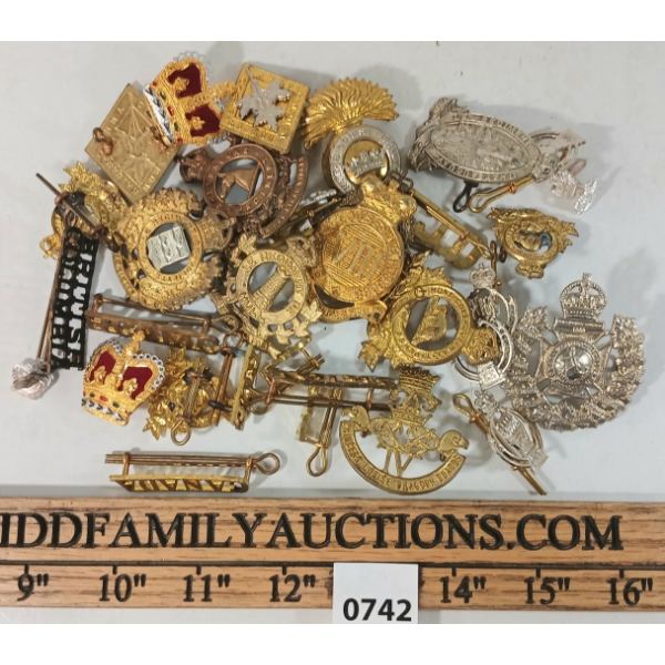 QTY OF CDN CAP BADGES & PINS