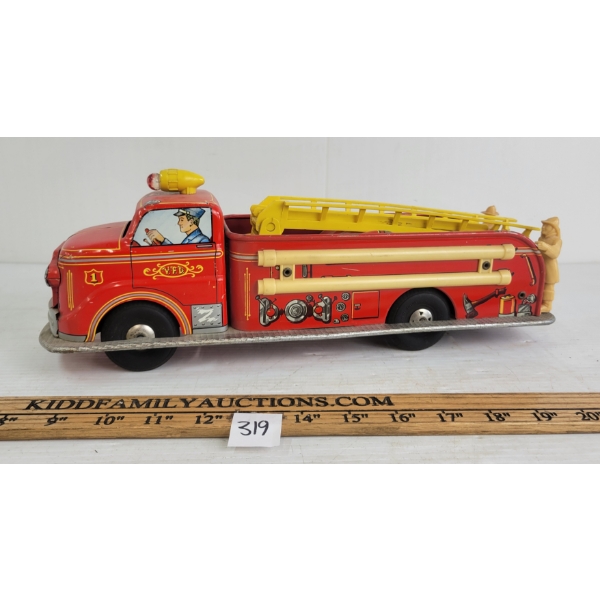 MARX TIN BATTERY OP FIRE TRUCK