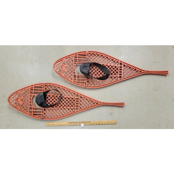 PAIR OF PLASTIC IPL SNOWSHOES