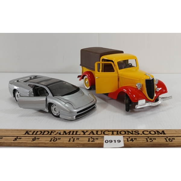 LOT OF 2 - MAISTO & SOLIDO TIN/PLASTIC JAGUAR XJ220 & FORD V8 MODELS