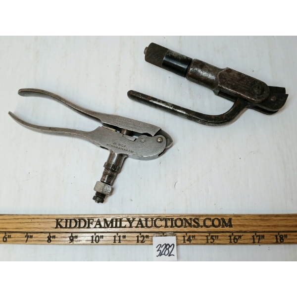 LOT OF 2 - WINCHESTER .40-82 & .32WCF RELOADING TOOLS
