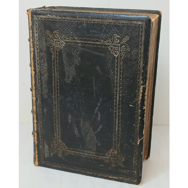 "DEVOTIONAL FAMILY BIBLE" - HARDCOVER W/ GILDED EDGES