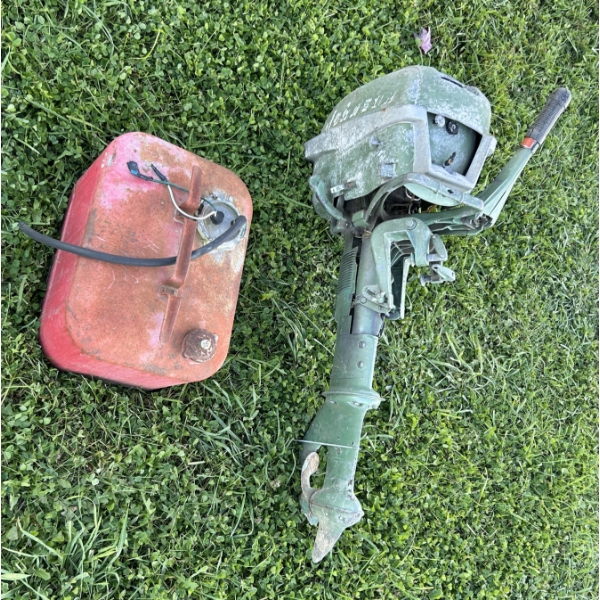 JOHNSON 10 HP OUTBOARD MOTOR W/ FUEL TANK