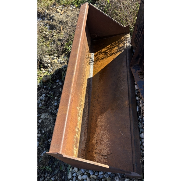 MATERIAL BUCKET - 5 FOOT - NO MOUNTS