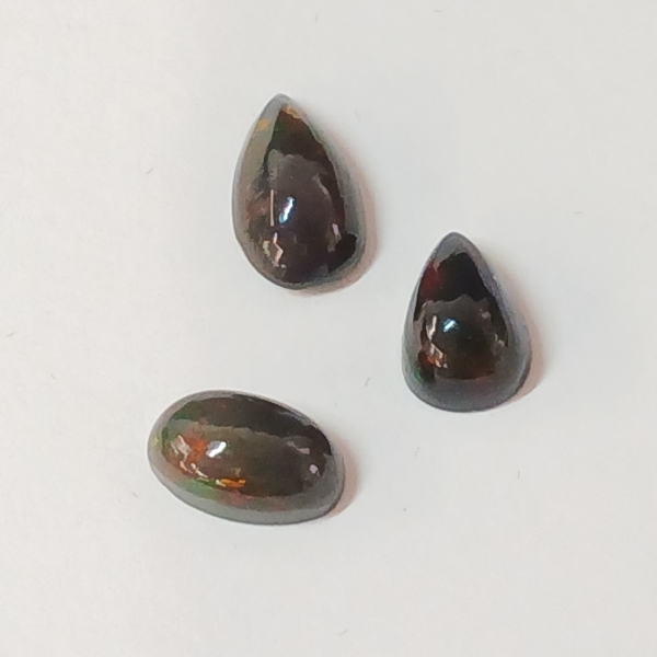 LOT OF 3 - NATURAL BLACK OPALS - MIXED CUT (PARCEL)