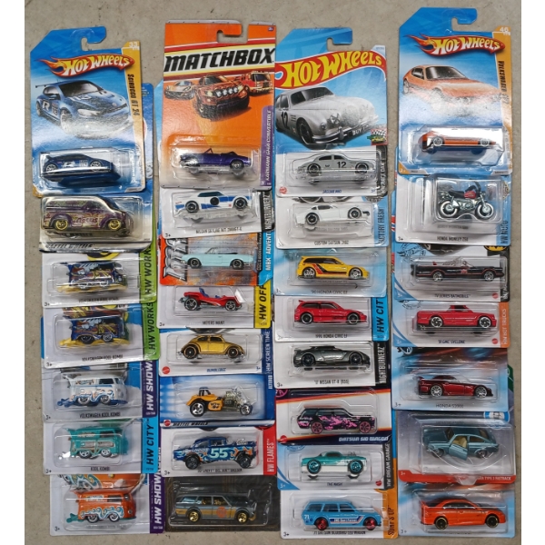 LOT OF 30 - HOTWHEELS / MATCHBOX - MEYERS MANX, KARMANN GHIA CONVERTIBLE, ETC