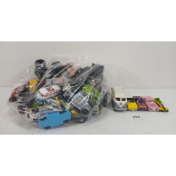 QTY OF MISC DIECAST HOT WHEELS VEHICLES