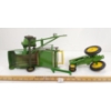 Image 4 : LOT OF 2 - JOHN DEERE DIECAST TRACTOR & HAY BALER 