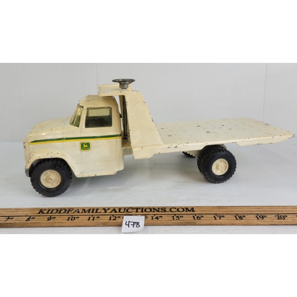 ERTL JOHN DEERE TILT FLAT BED TRUCK