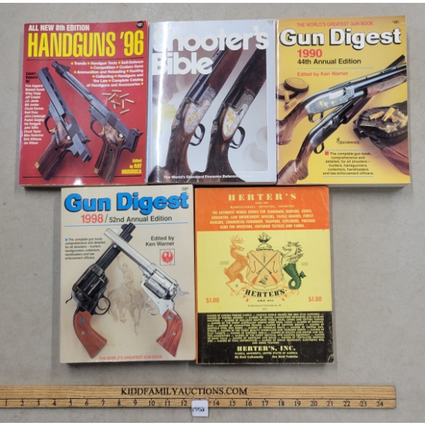 LOT OF 5 - FIREARMS PUBLICATIONS - INCL GUN DIGEST & SHOOTER'S BIBLE ETC
